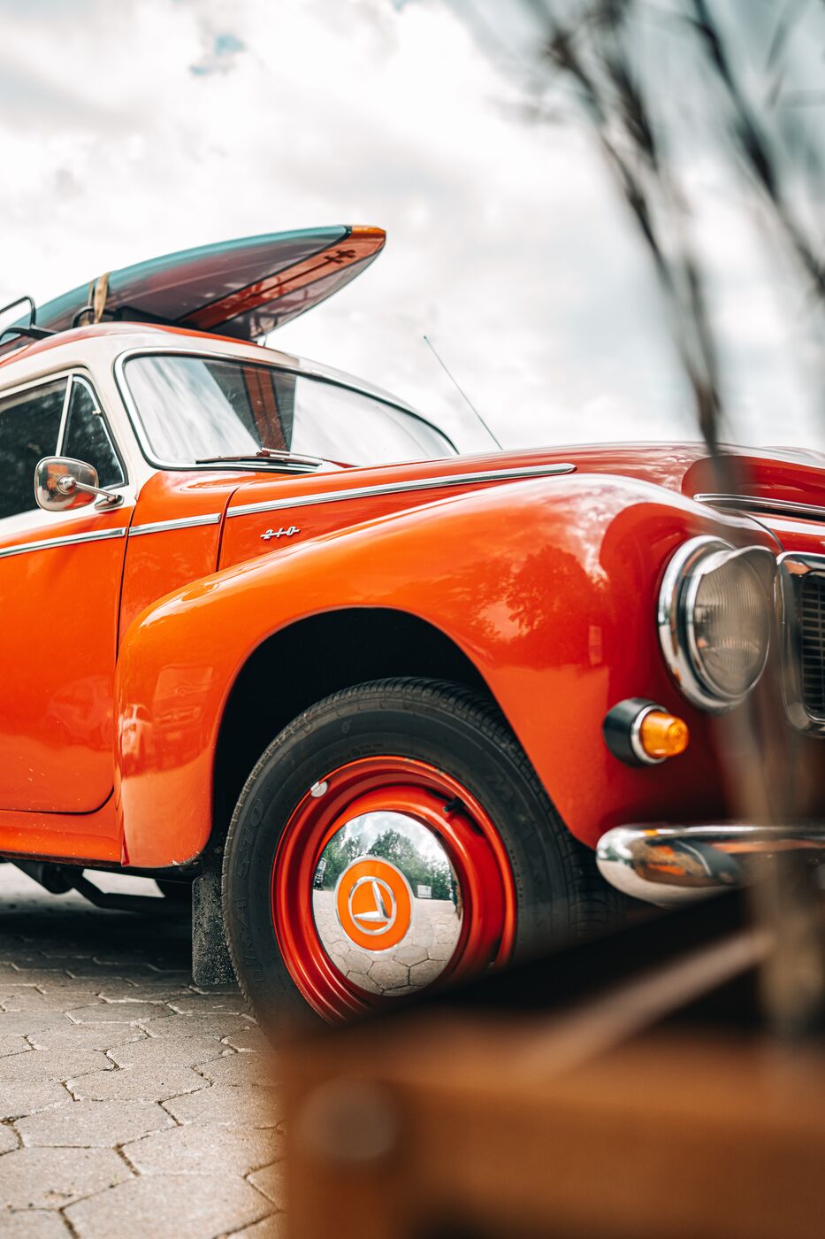 Restaurierter Volvo Amazon vor der Werkstatt in Kummerfeld bei Hamburg